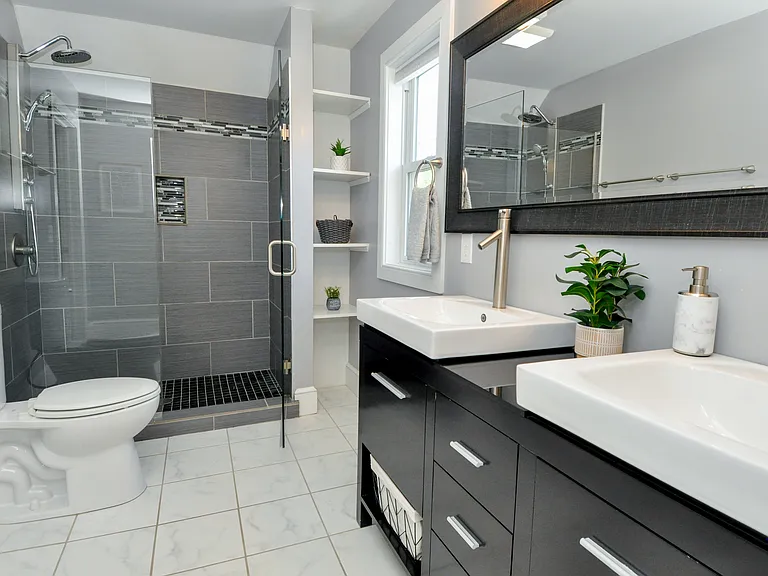446 W 1st Ave — Photo 44