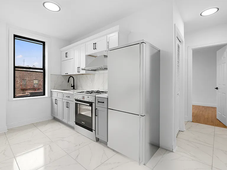 346 Montgomery St #D5 — Photo 1