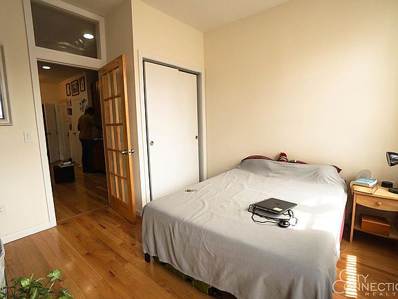 3rd image of 221 E 5th St APT 20