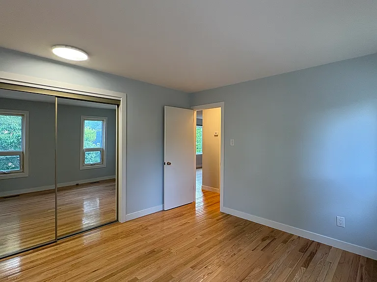 64 Riverton Ave — Photo 9