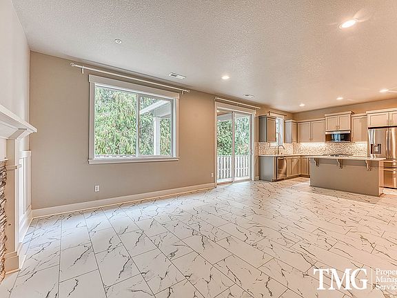 3rd image of 2519 NE 85th Cir