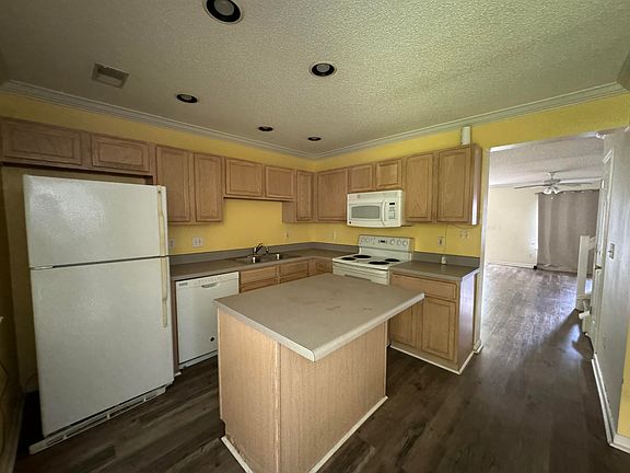 5th image of 304 Elm Hall Cir