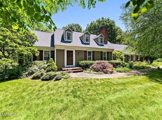 20 Carriage Hill Dr, Colts Neck, NJ 07722