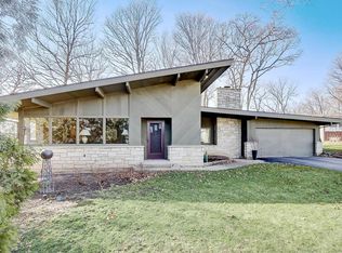 1754 Summit Dr, Lake Geneva, WI 53147
