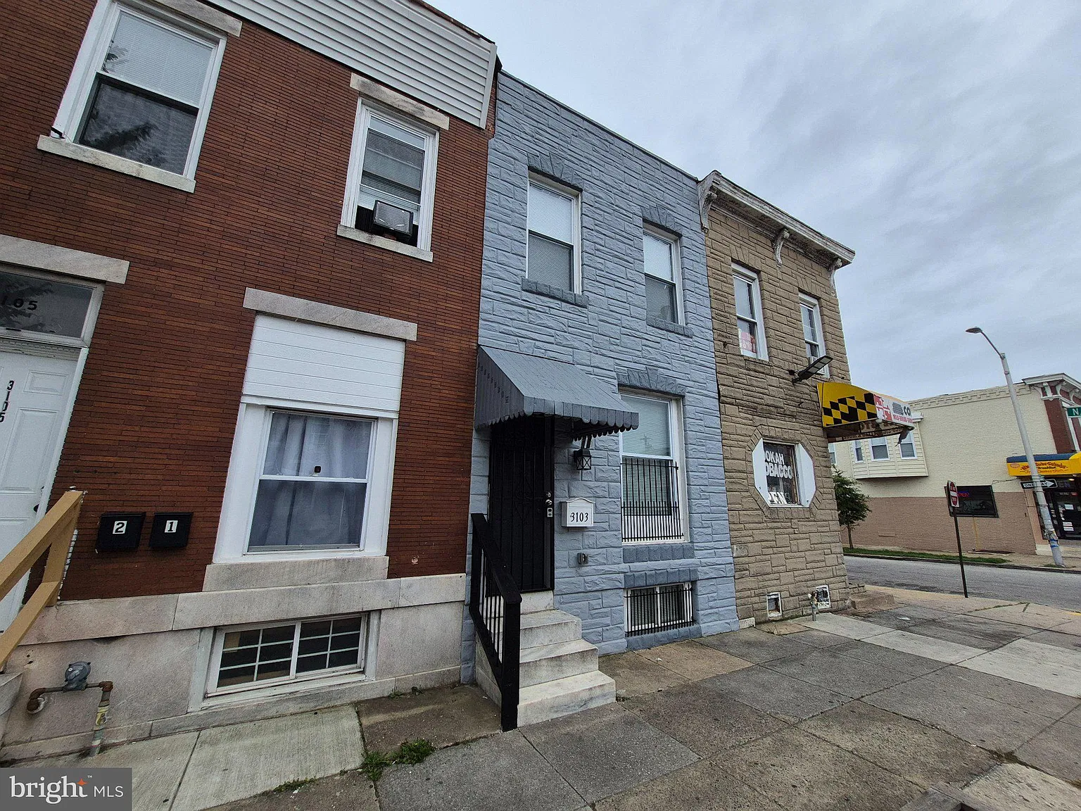 3 bed, 1.0 bath, 1200 sqft, $1,600 — Photo 2