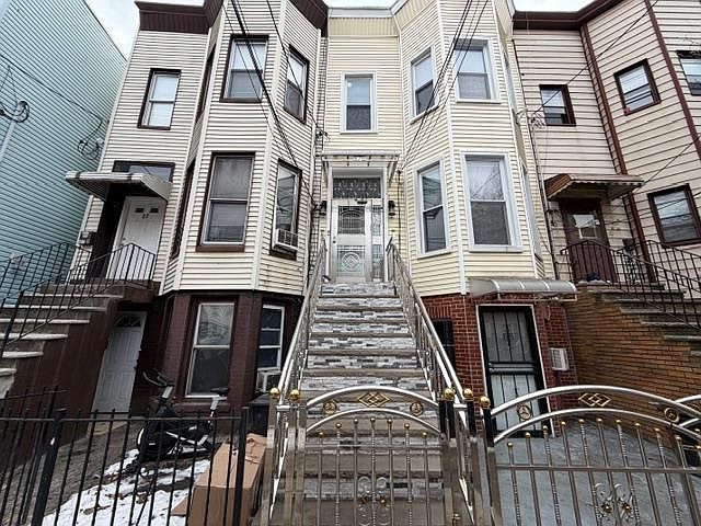 1st image of 87.5 Laidlaw Ave #1
