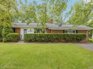 31767 W Thirteen Mile Rd, Farmington Hills, MI 48334
