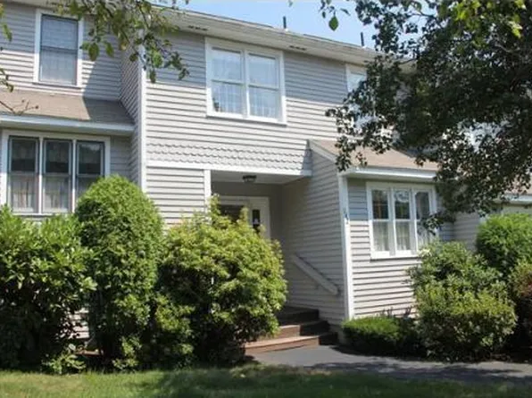 142 Laurelwood Dr, Hopedale, MA 01747
