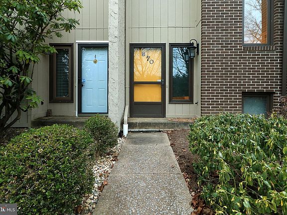 3rd image of 870 W Aaron Dr