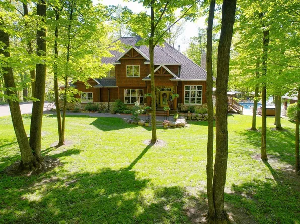 260 Round Lake Dr, Shell Lake, WI 54871
