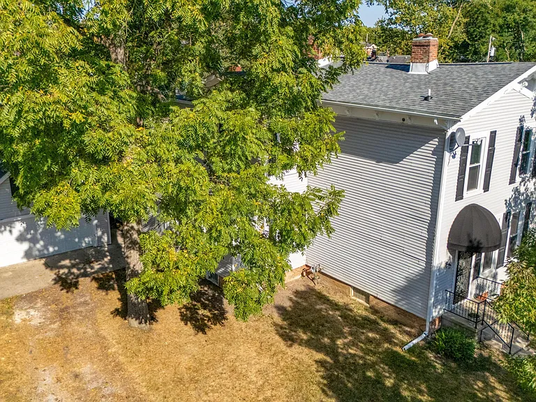 150 N Oak St — Photo 42