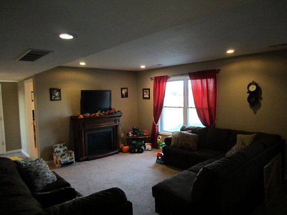 4th image of 3605 N Lincoln St