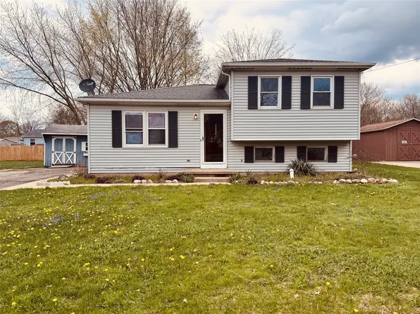 221 Pheasant Dr, Girard, PA 16417