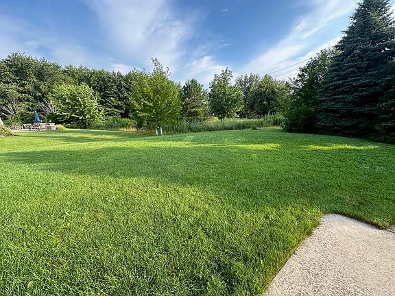 3rd image of 1860 Apple Valley Dr