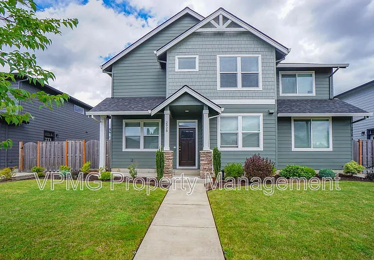 2928 NW 16th St — Photo 1