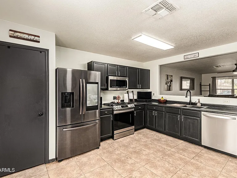 3032 W Red Fox Rd — Photo 10