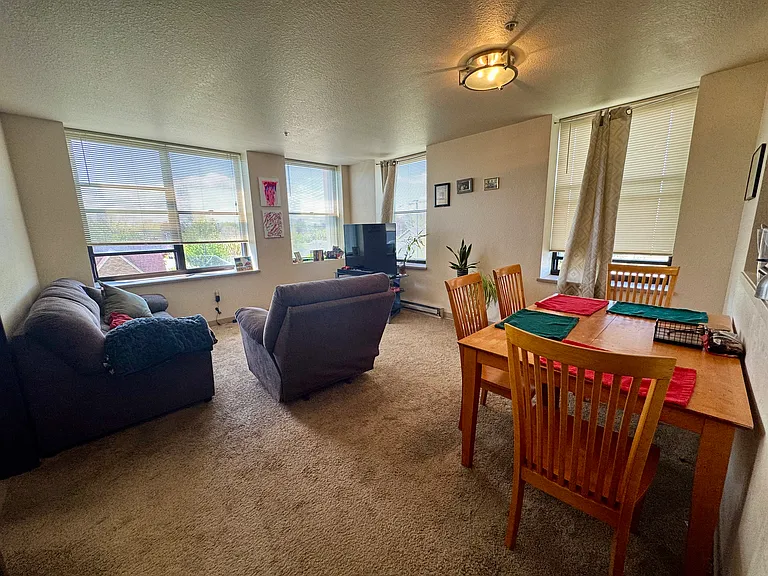 Lakeside Apartments — Photo 23