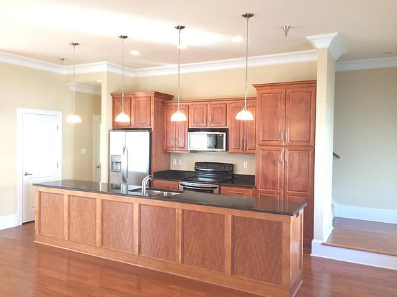 2nd image of 725 W Beach Blvd