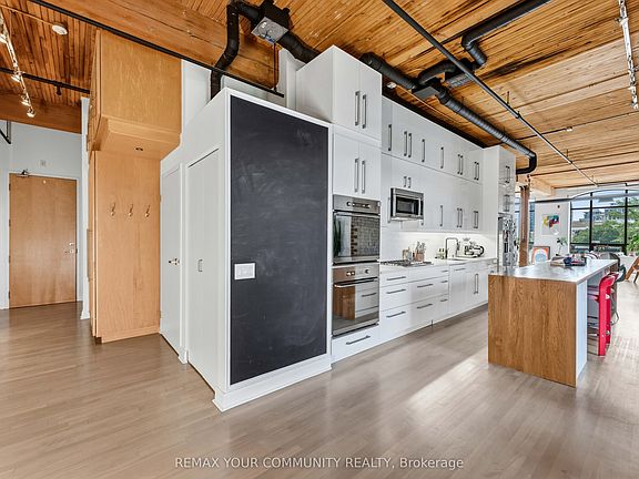 3rd image of 993 Queen St W #301