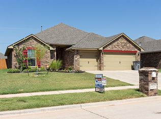2203 SW Edinburough Dr, Lawton, OK 73505