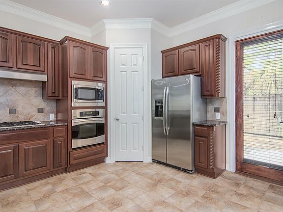 5th image of 3023 Royal Oaks Grv