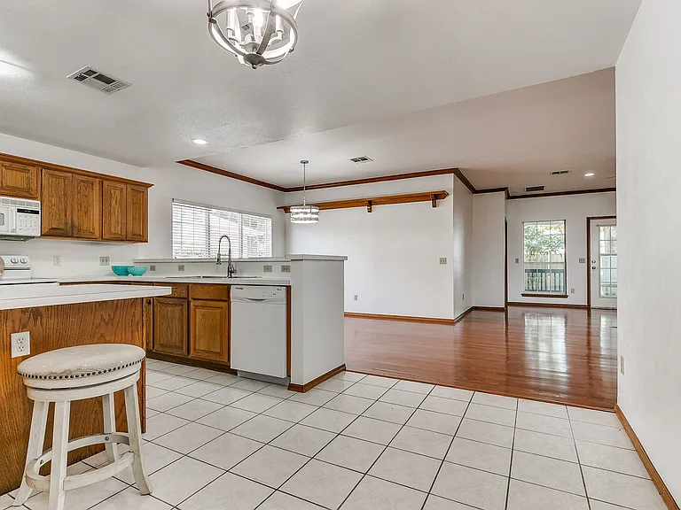 6439 Masons Dr — Photo 26