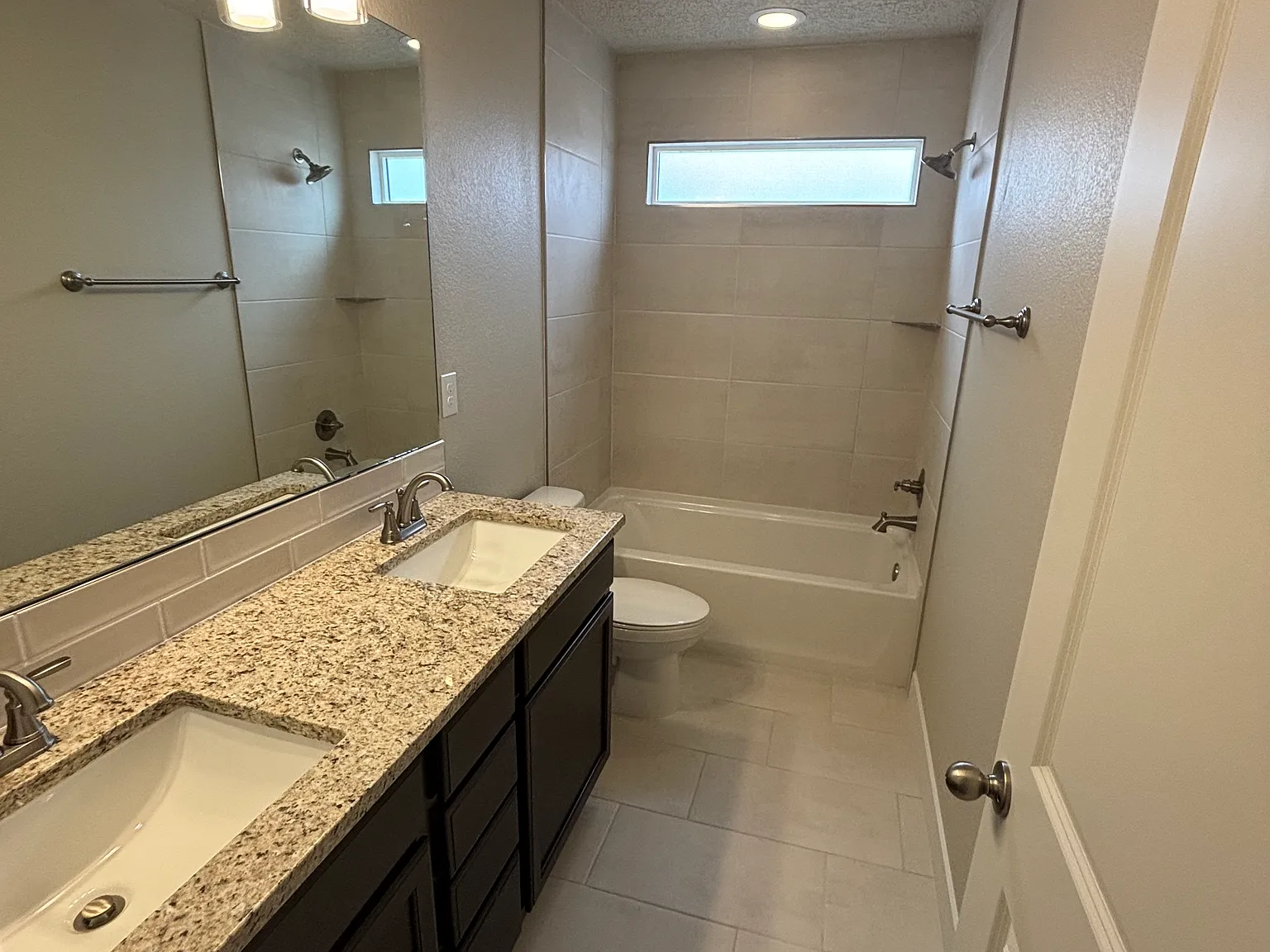 4 bed, 2.5 bath, 1741 sqft, $2,200 — Photo 3