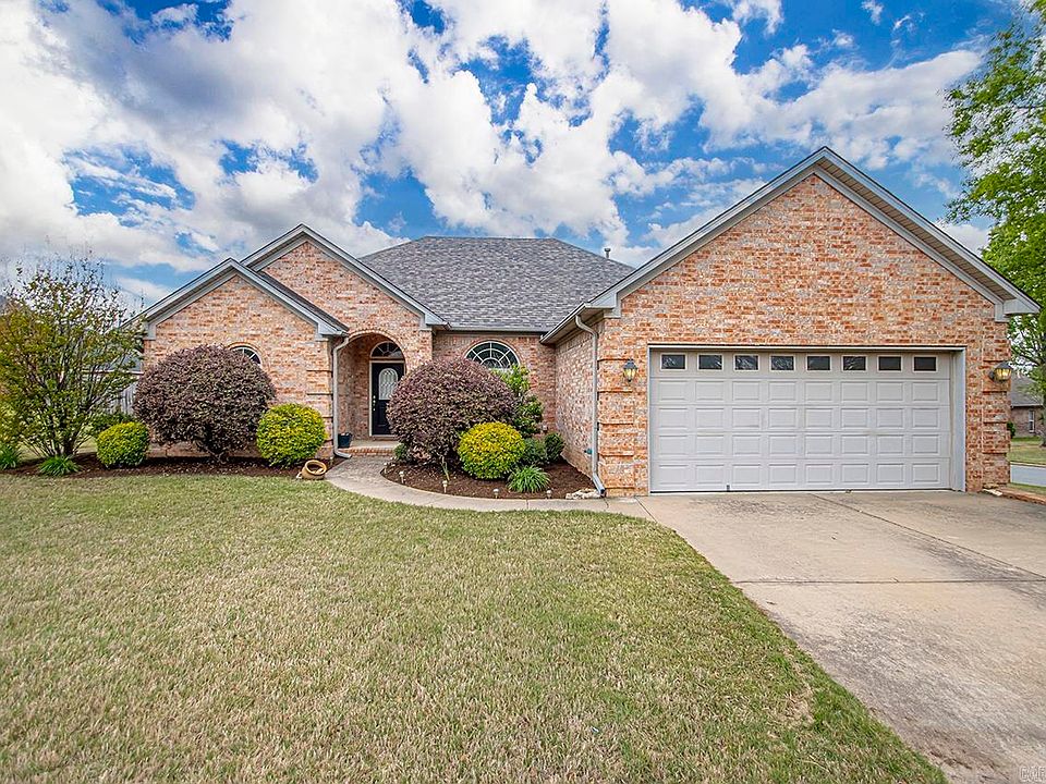 1st image of 102 Creek Valley Ln