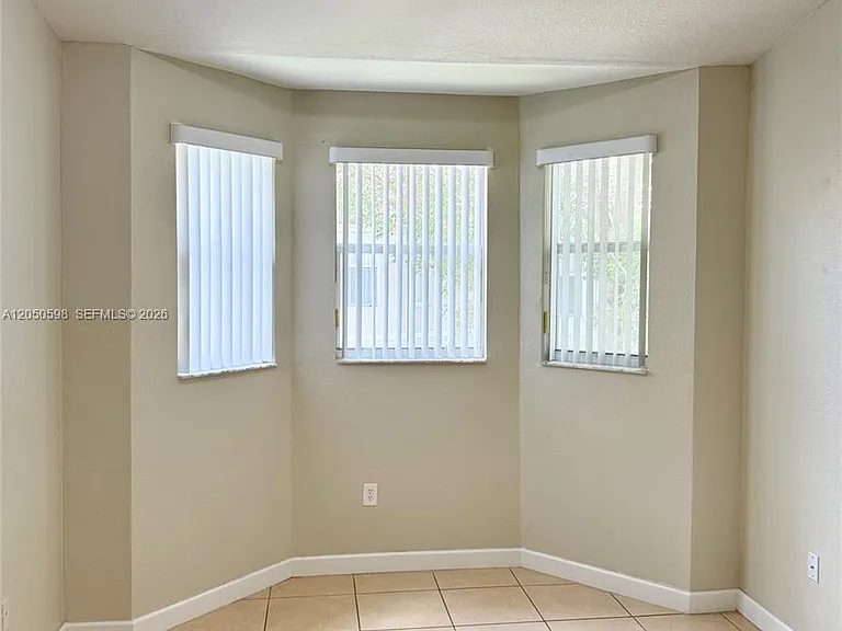 1652 SE 28th St #202 — Photo 15