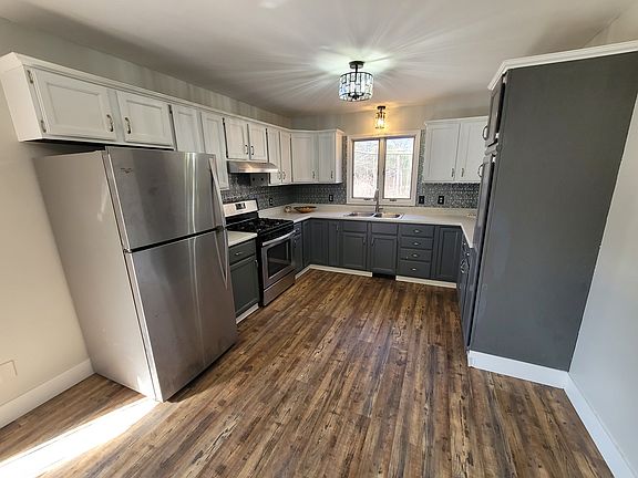 4th image of 15882 Taylor St