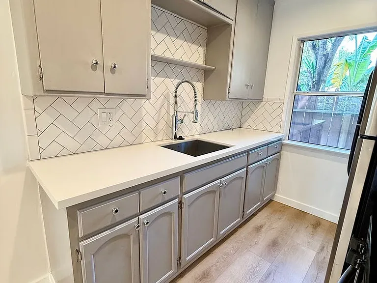 1143 N Formosa Ave — Photo 5