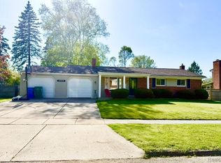 2784 Red Arrow Dr, Commerce Township, MI 48382