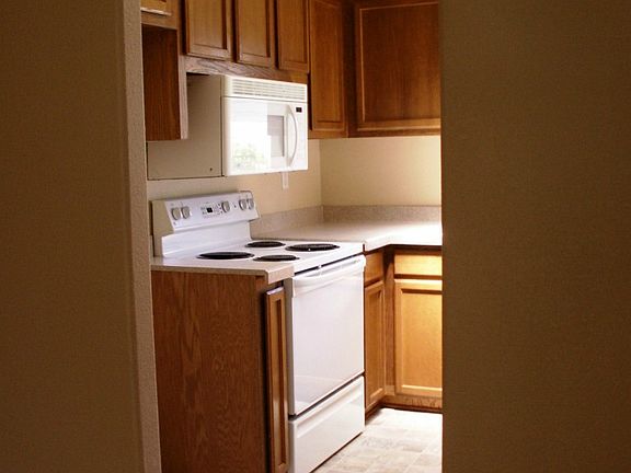 4th image of 19502 98th Ave E #12