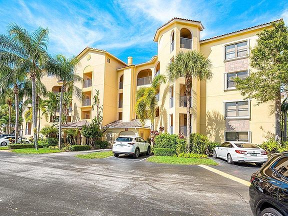 4th image of 300 Uno Lago Dr APT 304