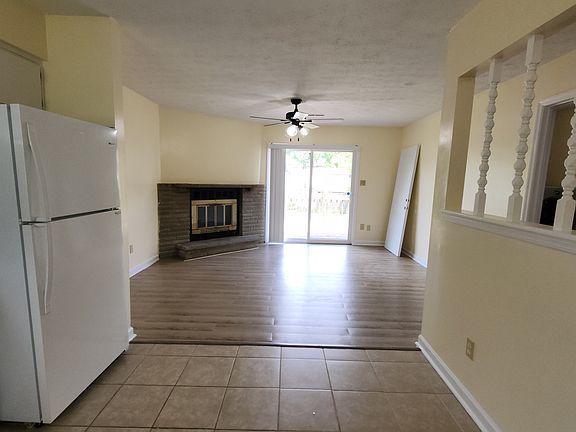 4th image of 2909 Cedarcrest Dr