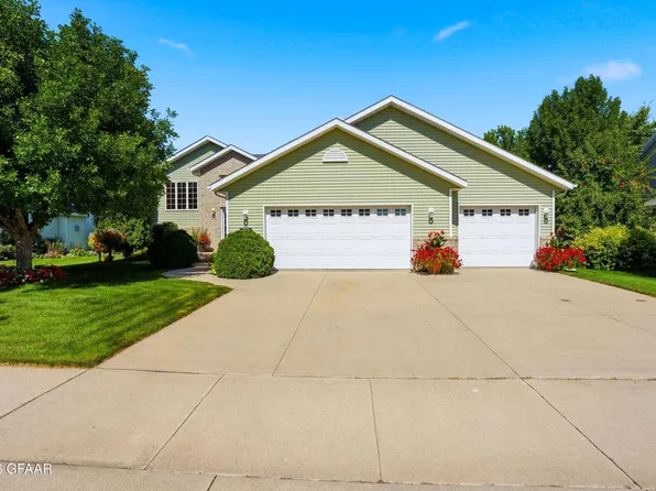 2334 44th Ave S, Grand Forks, ND 58201