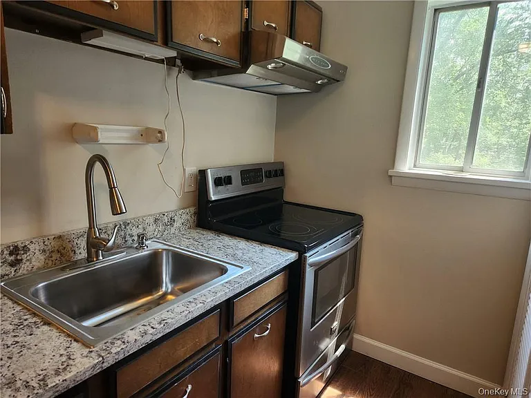 2 Elmhurst Ave — Photo 4