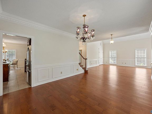 4th image of 101 Oakland Trce