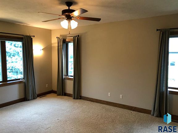 5th image of 200 S Hazeltine Ln