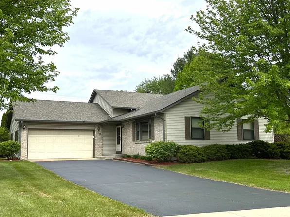 1206 Griggs Rd, Rockford, IL 61108