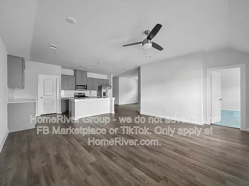 4 bed, 2.0 bath, 1902 sqft, $2,135 — Photo 3