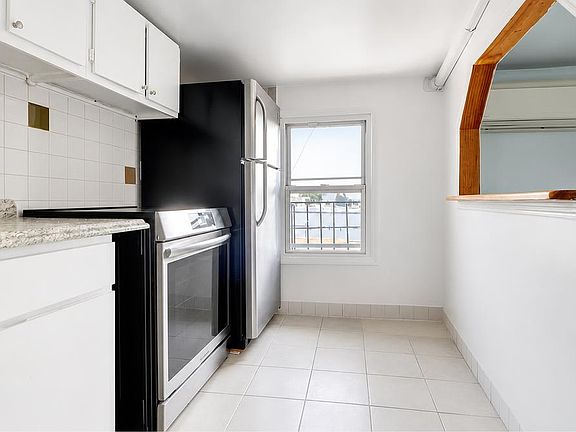 5th image of 915 Bushwick Ave #2