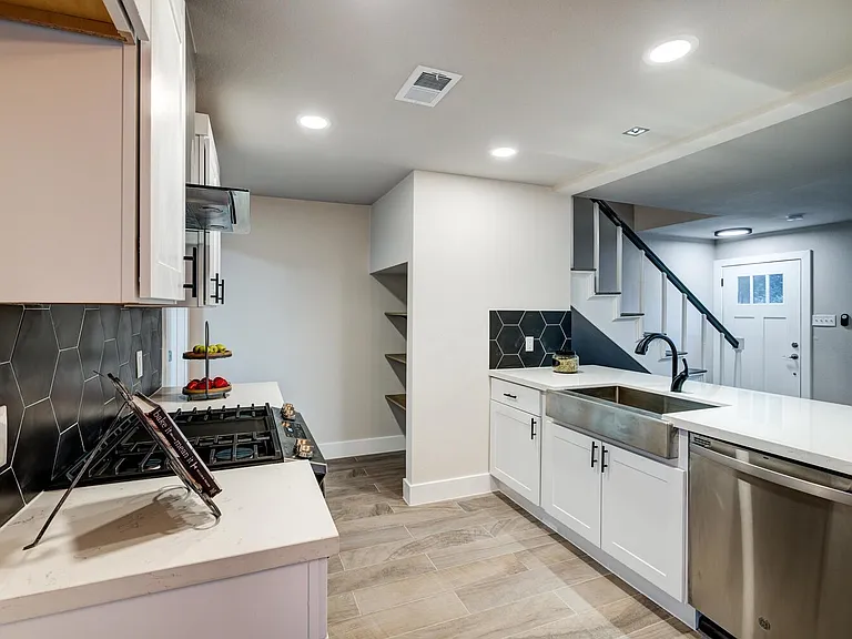 5001 Cottonwood Cir #B — Photo 11