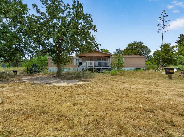 230 MOLLY DR, Lytle, TX 78052