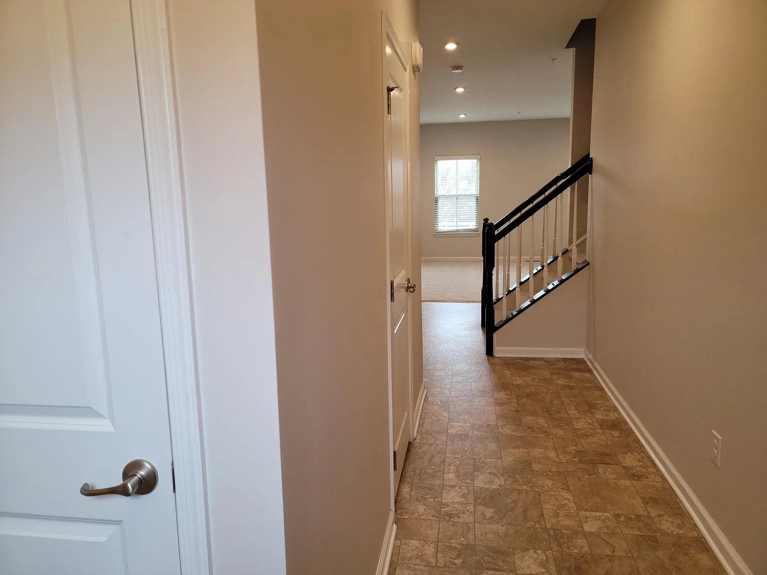 3 bed, 3.5 bath, 2096 sqft, $3,000 — Photo 3