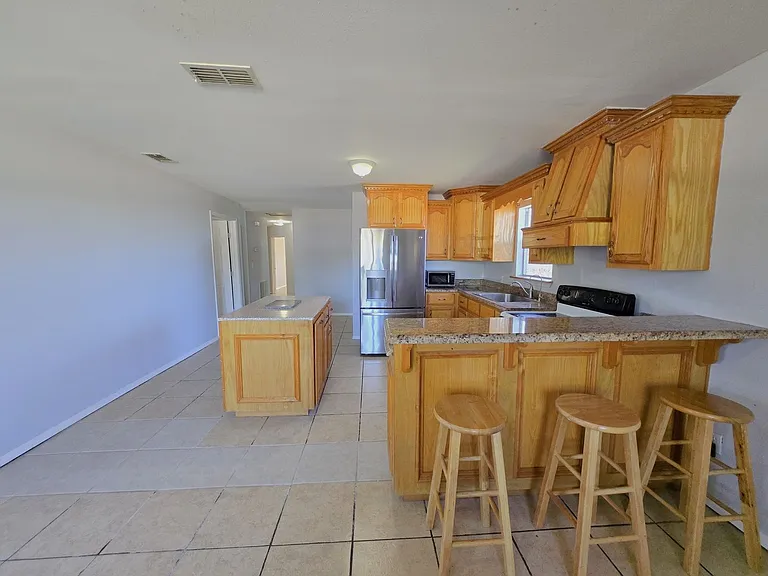 3818 Waterfall St — Photo 3