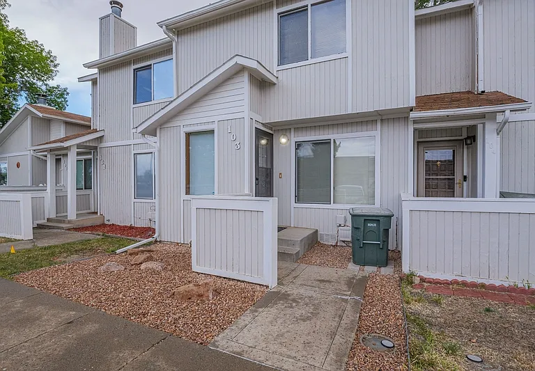 1305 Wellington Ave — Photo 2