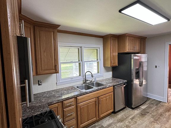 4th image of 467 Wallace Ave