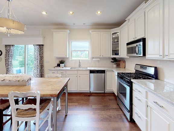 2nd image of 7469 Twin Acorn Ct
