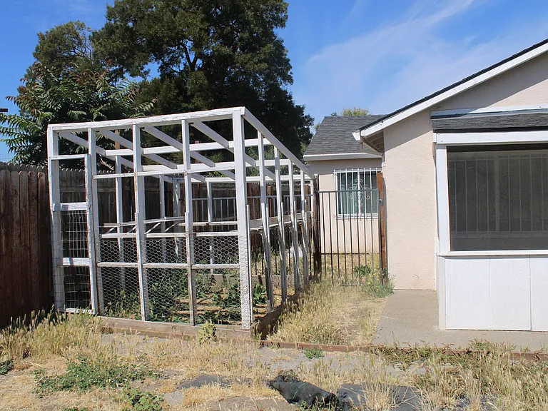 135 Poinsettia Ave — Photo 33